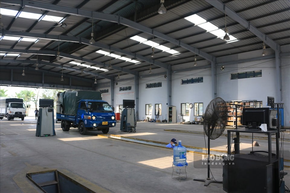 La autoridad propone un itinerario para la comprobacion de emisiones de vehiculos en circulacion. Ilustracion: El muro de Yunnan