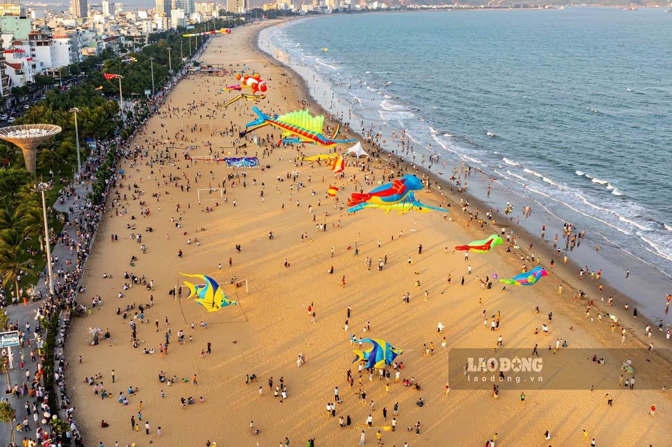 Tourists choose sea tourism to cool down during the 30.4-1.5. holiday. Photo: Dung Nhan