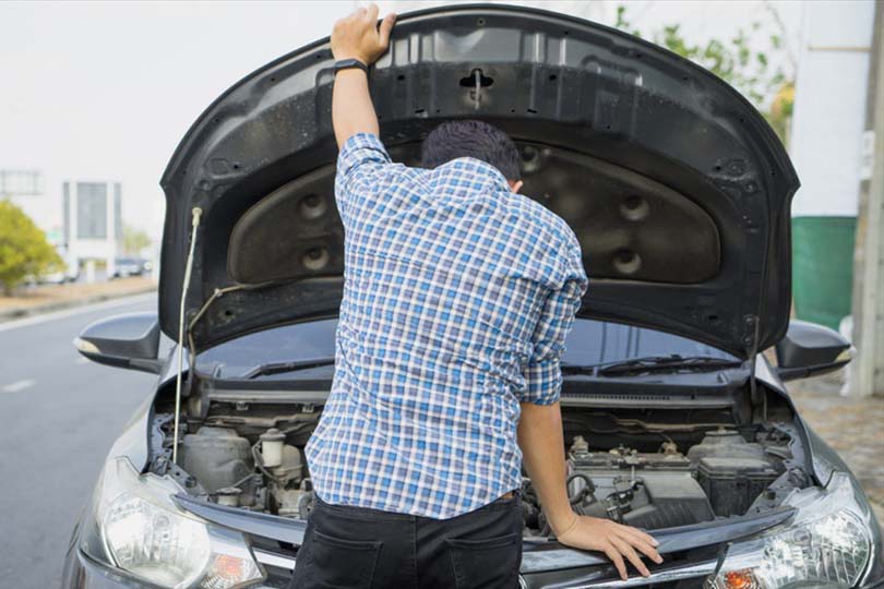 El aumento de la temperatura ambiental no solo afecta el rendimiento operativo, sino que tambien implica el riesgo de dañar el motor del automovil si no se trata a tiempo. Imagen de Nguyen Tuan