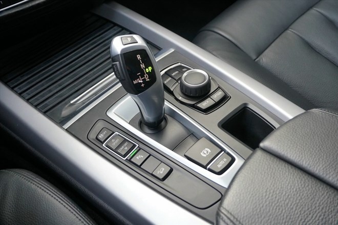 The gearbox is one of the most important and complex parts of a car, taking on the role of transmission from the engine to the wheels. Photo: Lam Anh