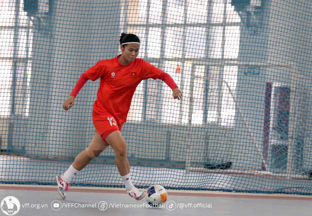 Tuyen futsal nu Viet Nam thich nghi nhanh voi dieu kien o Trung Quoc. Anh: VFF