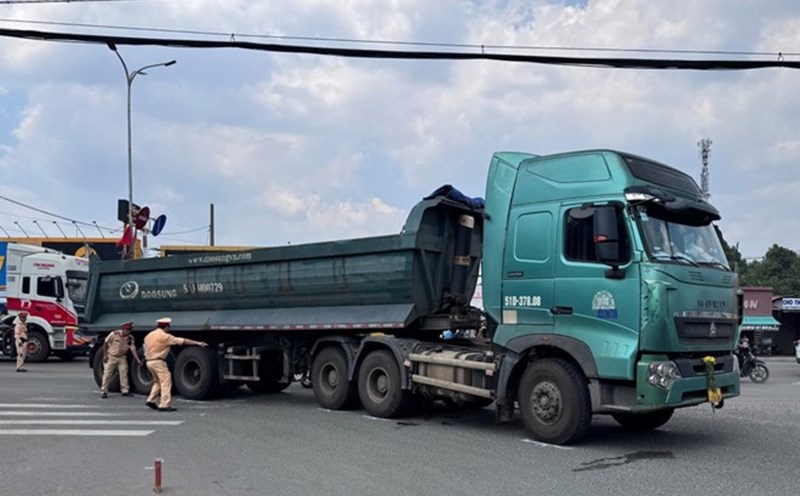 The scene of the accident on National Highway 51, Ba Ria - Vung Tau province, which killed 2 people, occurred during the April 30 - May 1 holiday. Photo: Manh Kha