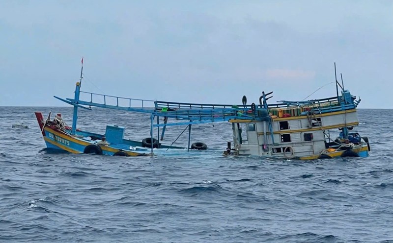 The fishing boat sank after a strong collision with a cargo ship. Photo: Provided by the Border Guard