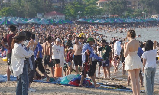 Bãi biển Đồ Sơn trong chiều 2.5. Ảnh: Hoàng Khôi