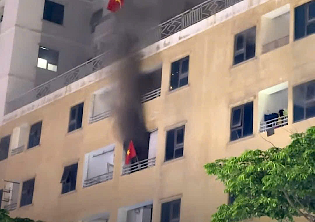An apartment on the 4th floor of Muong Thanh apartment building (Da Nang) suddenly caught fire. Photo: P.S