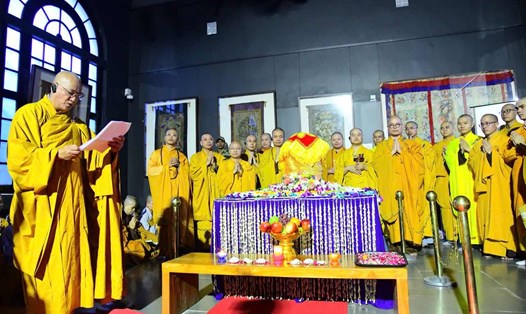 Xá lợi Đức Phật được tôn trí ở Việt Nam trong 18 ngày. Phật tử, người dân và du khách... có thể chiêm bái Xá lợi Đức Phật. Ảnh: Ngọc Đông