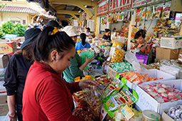 Clear regulations help business households confidently expand their scale. Photo: Ngoc Le