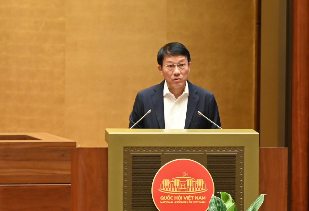 General Luong Tam Quang - Politburo member, Minister of Public Security presented the draft Penal Code (amended). Photo: Pham Dong