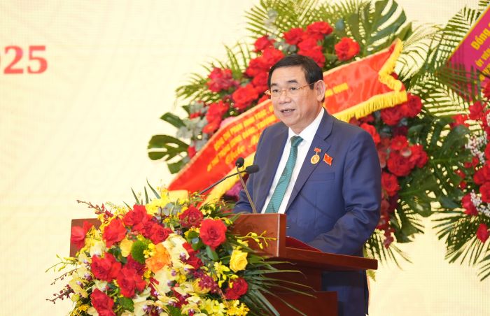 Đồng chí Phan Đức Tú - Bí thư Đảng ủy, Chủ tịch HĐQT BIDV – báo cáo tại Đại hội. Ảnh: BIDV
