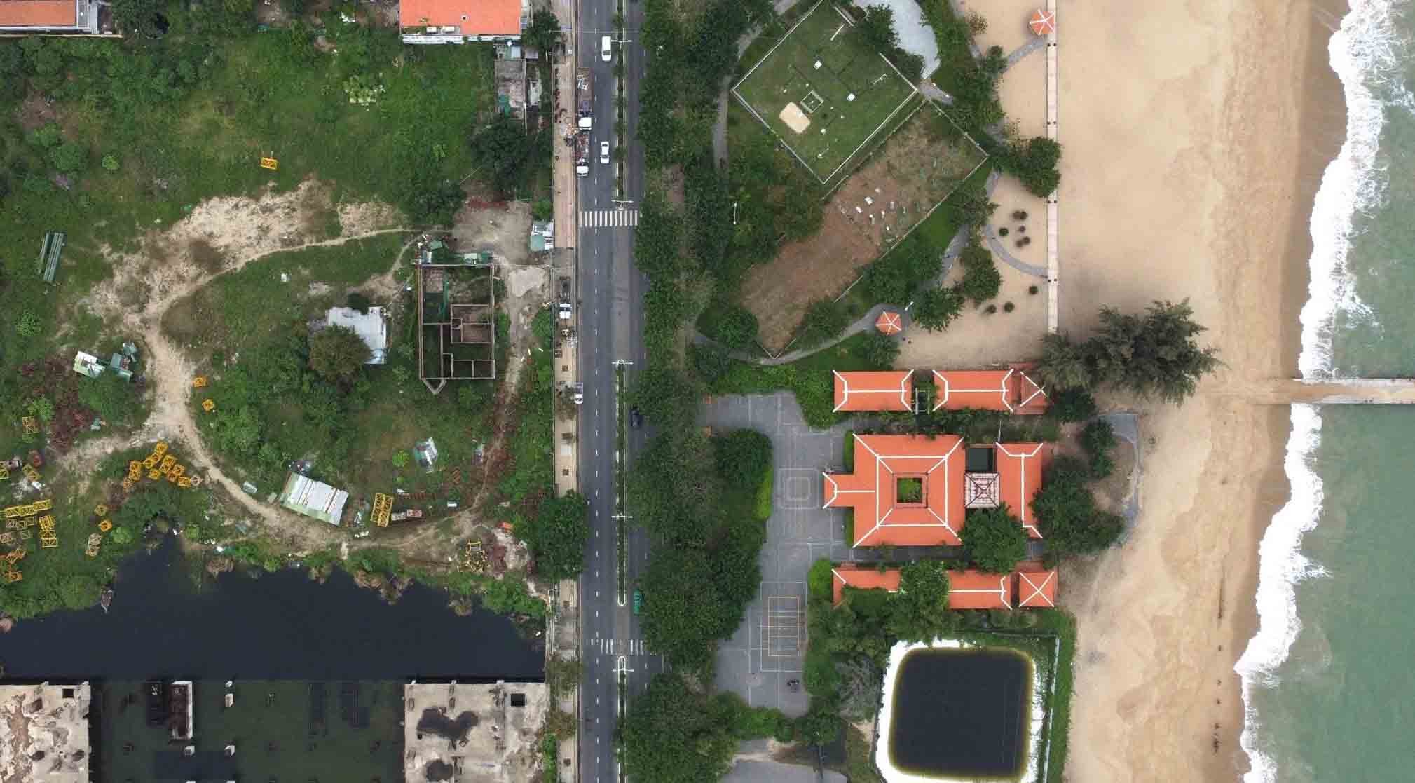 Tinh Khanh Hoa quyet dinh thu hoi 20.112m2 dat tai so 28E Tran Phu tung duoc giao, cho thue dat cho Cong ty TNHH Dinh Vang Nha Trang voi ly do “thu hoi vat chung theo quyet dinh cua toa dua vao 2 ban an TAND tinh Khanh Hoa (cuoi nam 2023), ban an cua TAND Cap cao tai Da Nang (cuoi nam 2024)”.