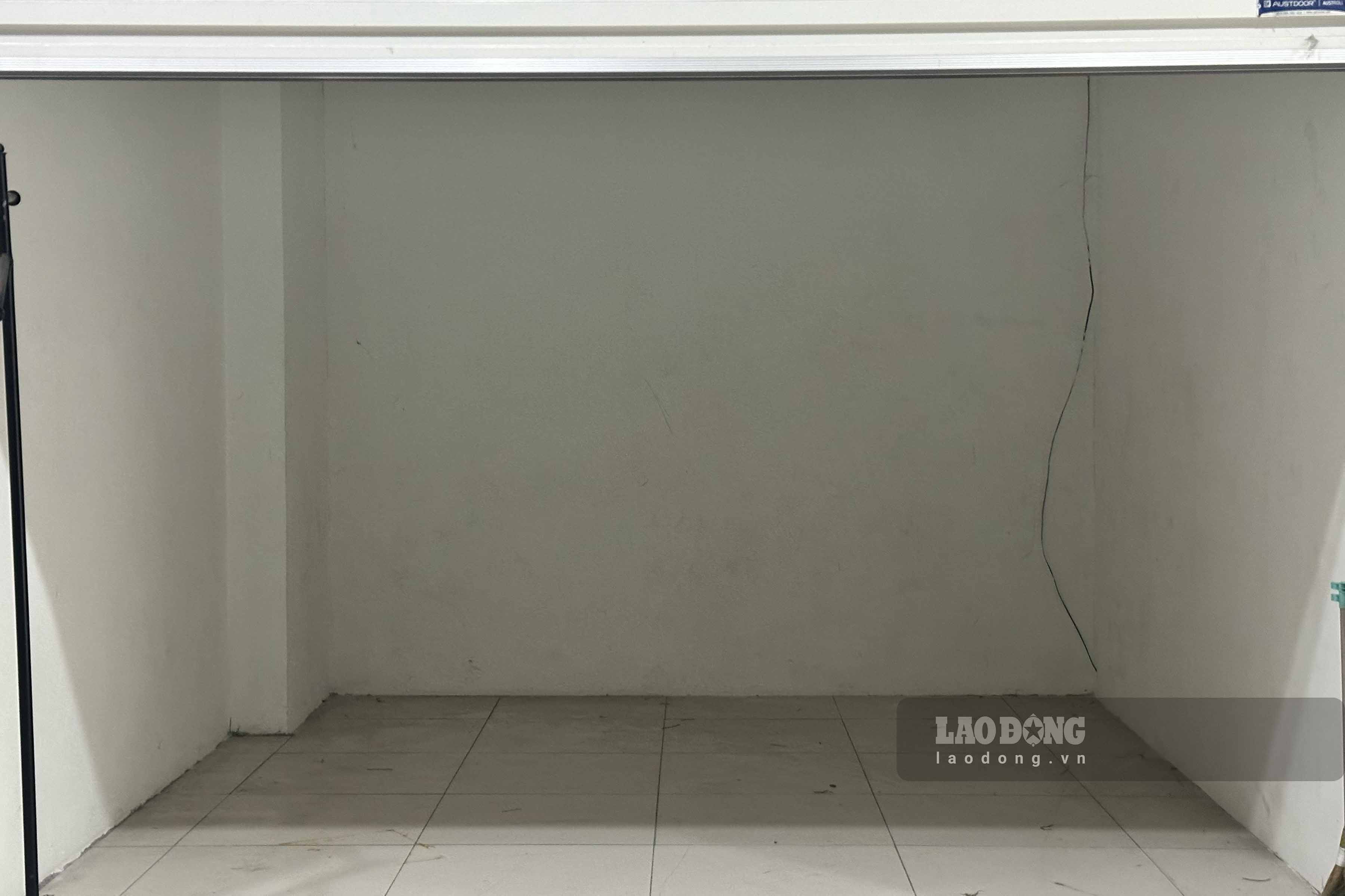 Một số kho hàng bị dọn sạch, hàng hóa được vận chuyển đi nơi khác.