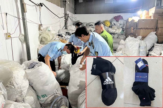The authorities inspected a business establishment in La Phu (Hoai Duc, Hanoi) with signs of producing counterfeit goods. Photo: Hanoi Market Management Department