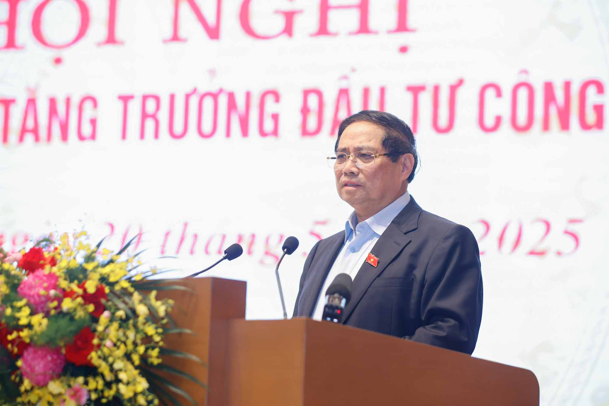 Politburo member and Prime Minister Pham Minh Chinh chaired the Conference to promote growth momentum for public investment. Photo: VGP/Nhat Bac.