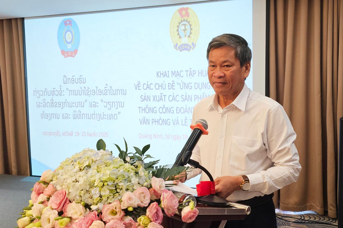 Mr. Huynh Thanh Xuan - Vice President of the Vietnam General Confederation of Labor - delivered the opening speech of the training course. Photo: Doan Hung