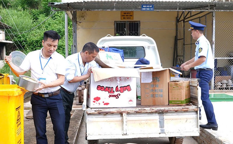 Dien Bien has discovered and fined 8 establishments selling pharmaceuticals, health protection foods and dairy. Photo: CDC Dien Bien