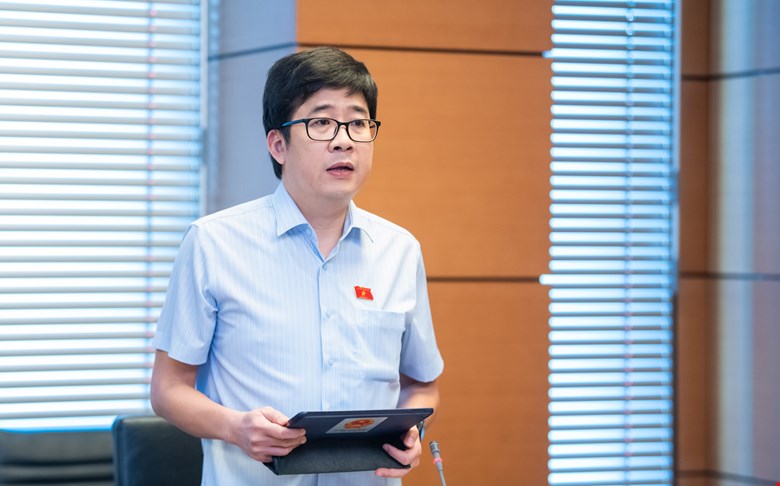 Delegate Nguyen Thanh Trung agreed with the proposal to abolish the death penalty for embezzlement and bribery. Photo: Quochoi.vn