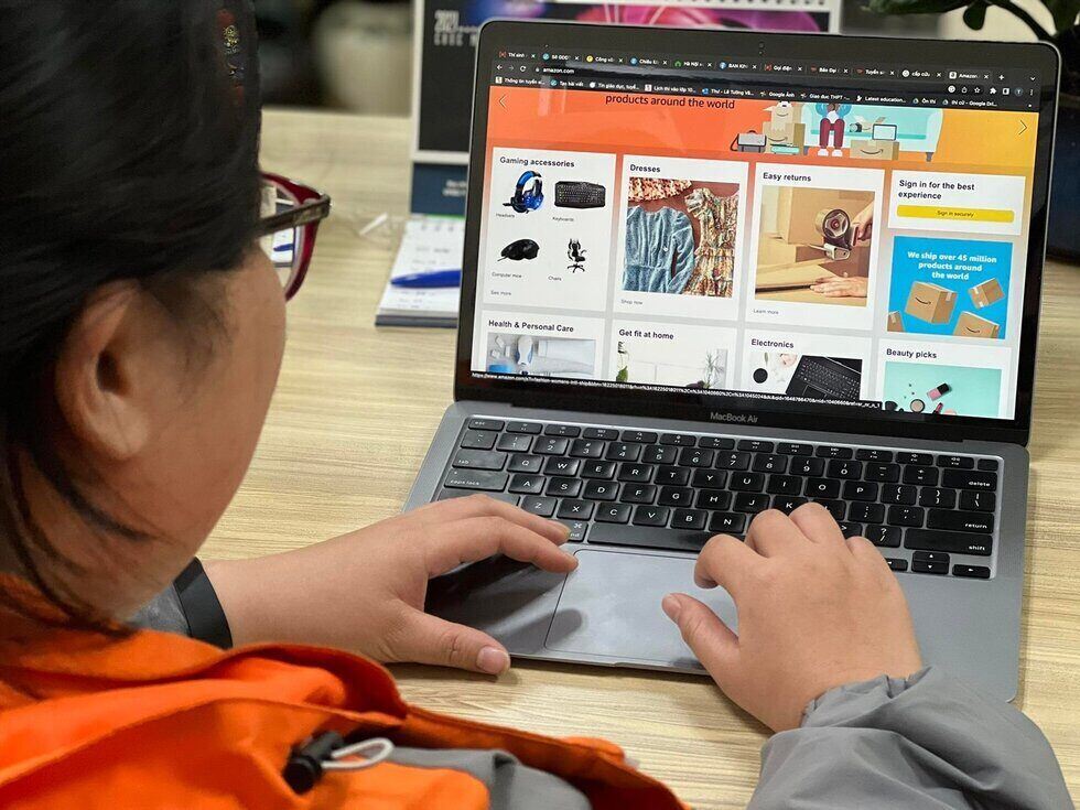 Hai Duong established a peak working group to control food and goods online. Illustrative photo: Cuong Ngo