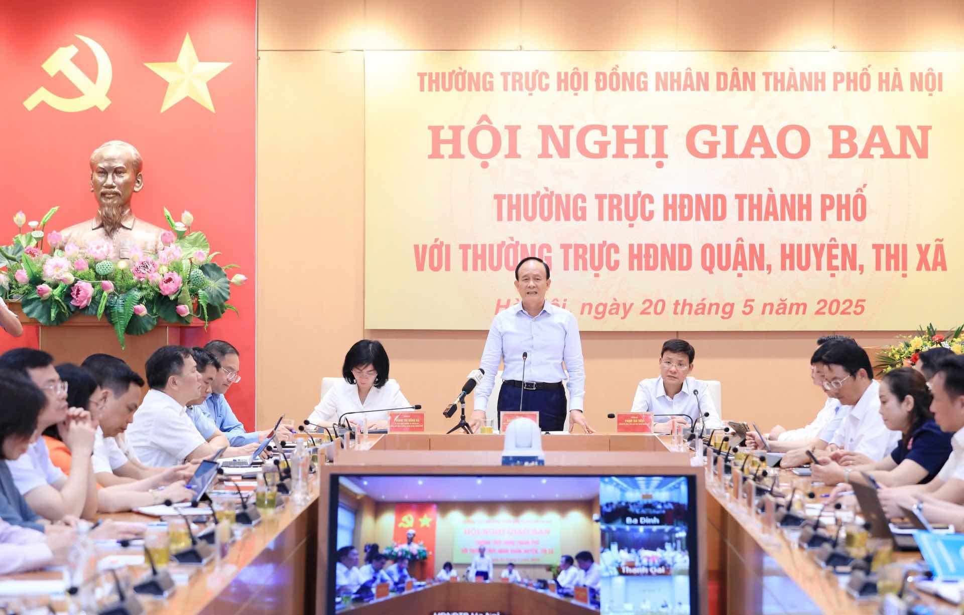 Chairman of the Hanoi People's Council Nguyen Ngoc Tuan delivered a concluding speech at the conference. Photo: Viet Tuan