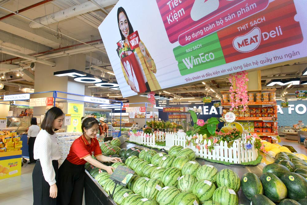 Customers shop at WinMart supermarket. Photo: Hong Van