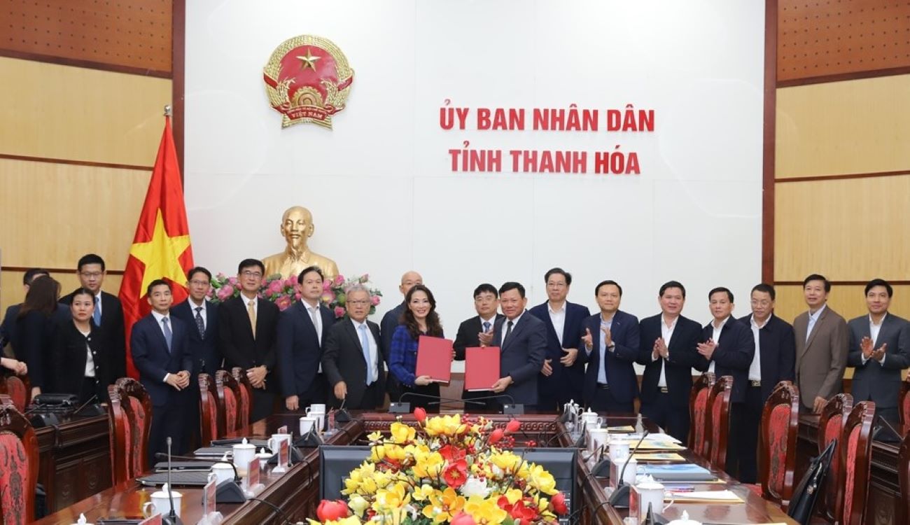 Los lideres de la provincia de Thanh Hoa y el lider del grupo de WHA de Tailandia firmaron la cooperacion de inversion. Foto: NGOC Tan