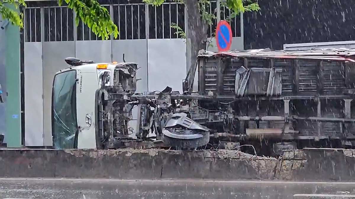 La escena del camion en la calle Tran van Giau. Foto: Minh Tam