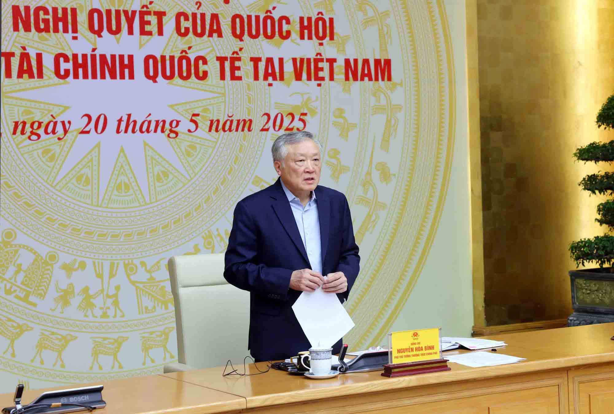 Politburo member and Permanent Deputy Prime Minister Nguyen Hoa Binh said that the orientation and policy will be to develop an international financial center in Vietnam, but operating in two cities, Da Nang and Ho Chi Minh City. Photo: VGP/Nguyen Hoang
