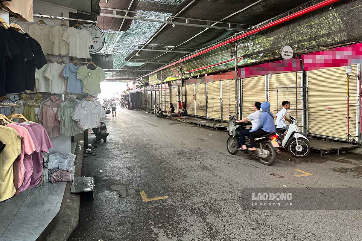 Many stores in Ninh Hiep market were closed simultaneously. Photo: Cao Thom