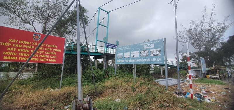 Moi truong nong thon la khau kho duy tri o cac xa nong thon moi tinh Bac Lieu. Anh: Nhat Ho