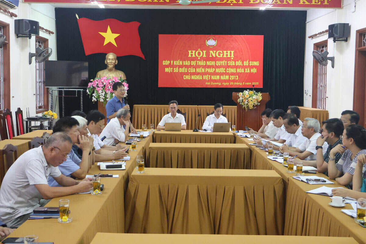 Hai Duong celebro una conferencia para recopilar comentarios sobre el borrador de la enmienda de la Constitucion de 2013. Foto: Hai Duong Provincial E -Portal