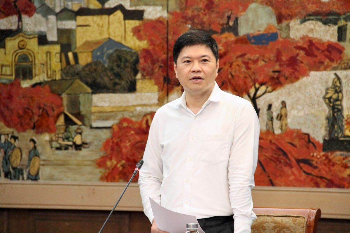 Vice Chairman of Hai Phong City People's Committee Hoang Minh Cuong chaired the meeting. Photo: Minh Khue