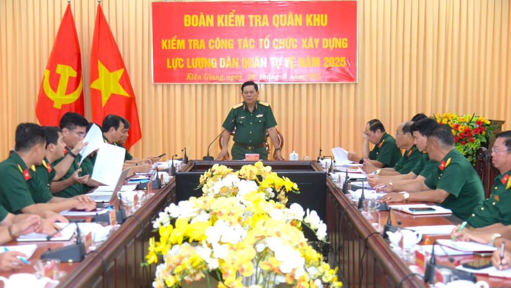 Major General Quach Van Nho - Deputy Commander of Military Region 9 - delivered a concluding speech at the conference. Photo: Phuong Vu