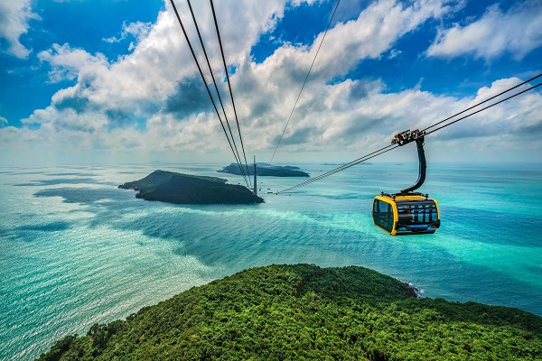 Sun Group was approved to invest in Sun PhuQuoc Airways airline. Photo: Cable car to Phu Quoc Island, source: Sun Group