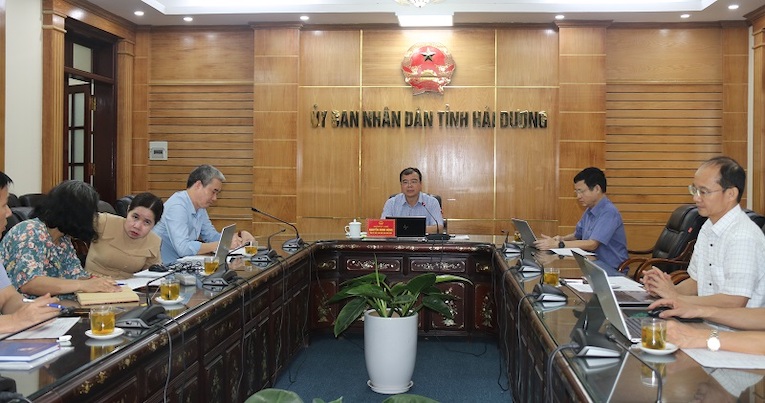 El Sr. Nguyen Minh Hung - Vicepresidente del Comite Popular Provincial, Presidente del Consejo de Premios de Prensa Nguyen Luong Bang, presidio la sesion de evaluacion y seleccion. Foto: Hai Duong Provincial E -Portal