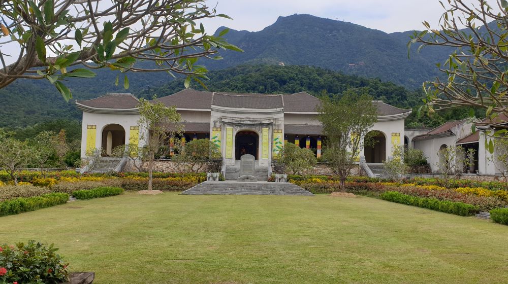 Khung canh xung quanh Cung Truc Lam Yen Tu. Anh: Nguyen Hung