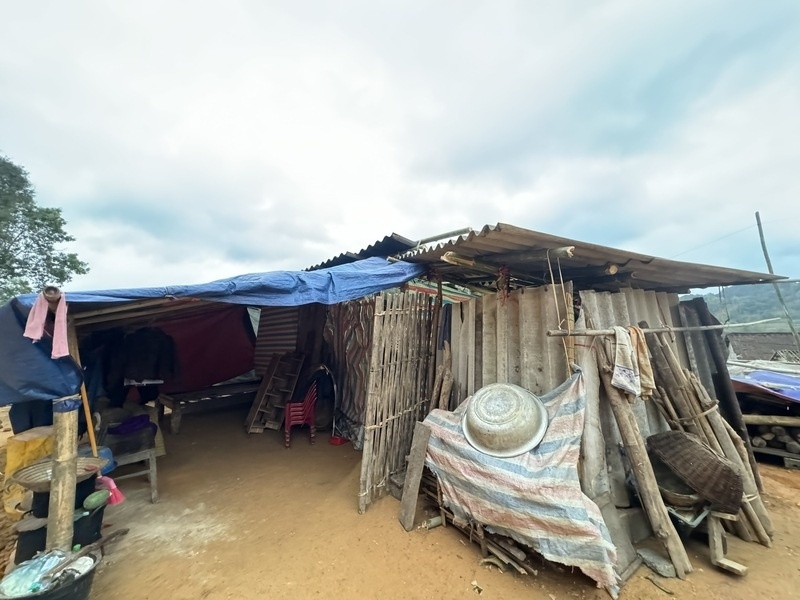De nhuong mat bang cho cao toc, nhieu nguoi dan dung nhung can lan tam sat canh du an. Anh: Khanh Linh