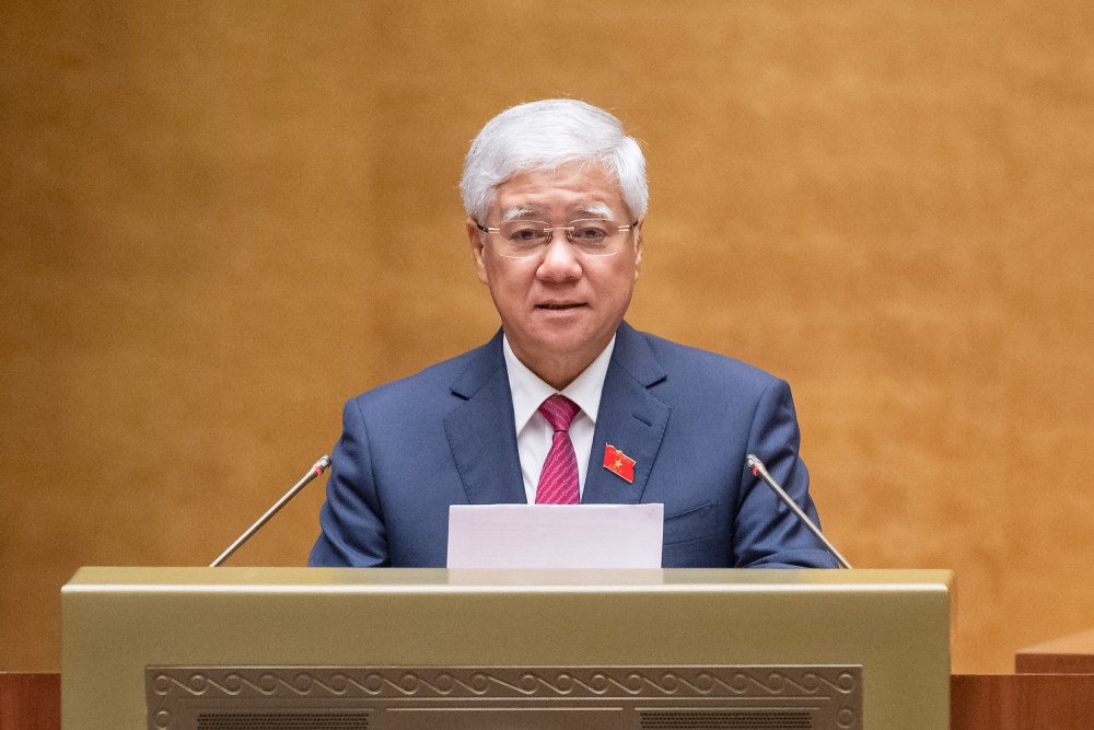 Member of the Politburo, Secretary of the Party Central Committee, Chairman of the Central Committee of the Vietnam Fatherland Front Do Van Chien presented the draft law. Photo: VPQH
