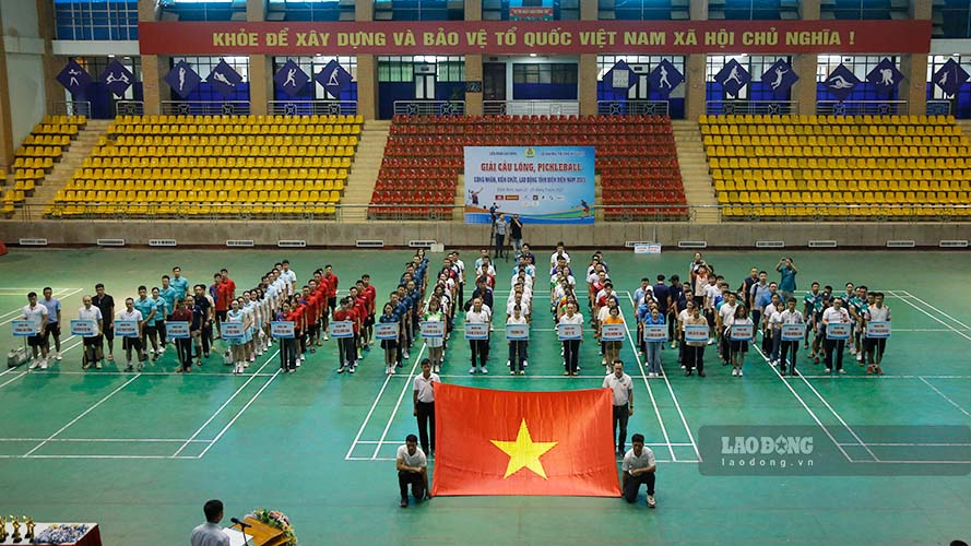 The badminton and pickleball tournament for employees in Dien Bien province has the participation of 52 delegations. Photo: Quang Dat