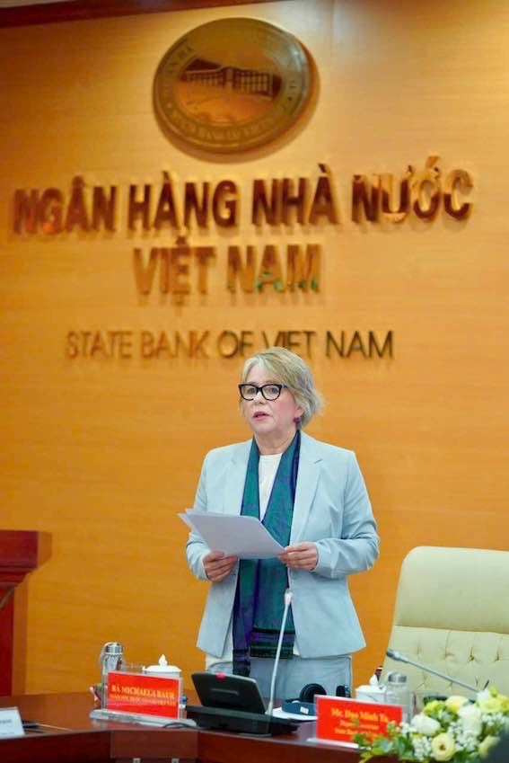 Dai dien Chinh phu Duc, TS. Michaela Baur - Giam doc quoc gia GIZ tai Viet Nam chia se tai toa dam. Anh: NHNN