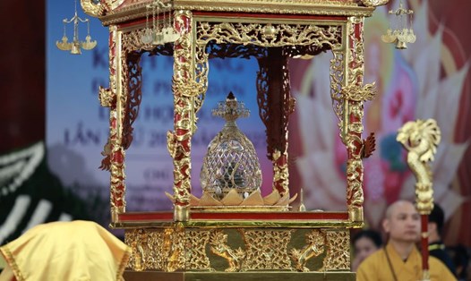 Thời gian tôn trí và chiêm bái Xá lợi Đức Phật ở Việt Nam được kéo dài đến ngày 2.6.2025. Ảnh: Hải Nguyễn