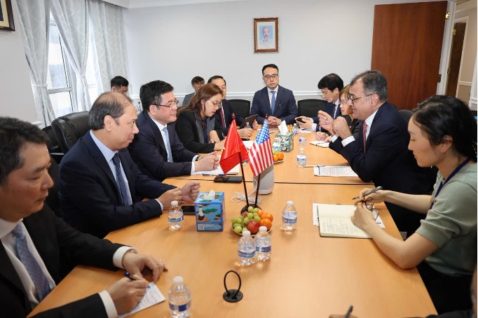 Minister Nguyen Hong Dien also suggested that Google have a voice with the US Government on the issue of tariff reduction. Photo: Ministry of Industry and Trade