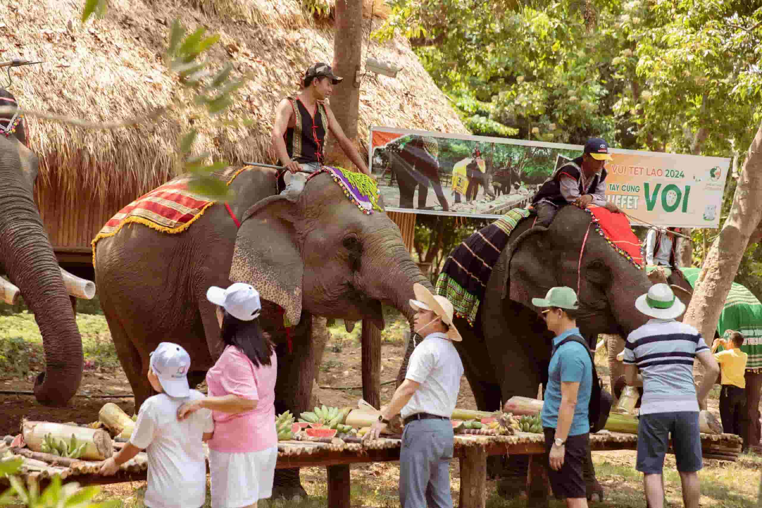 Du lịch ở huyện Buôn Đôn giúp giải quyết việc làm cho lao động địa phương. Ảnh: Bảo Lâm 