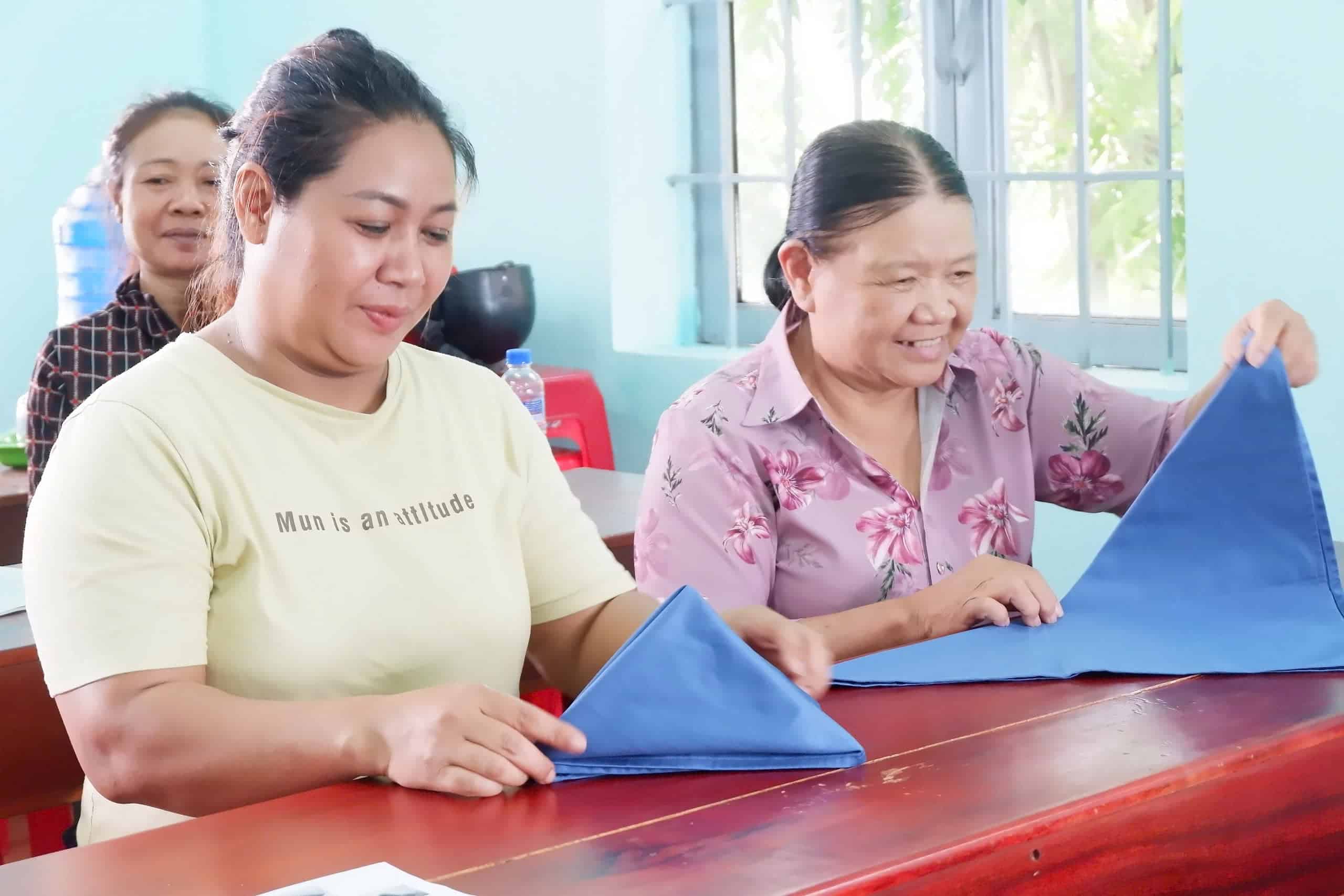 Người lao động địa phương thích thú, vui mừng với các mô hình du lịch giúp họ có thêm việc làm, trang trải thu nhập. Ảnh: Bảo Lâm