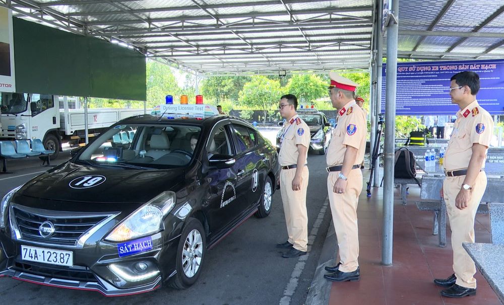 La policia de la provincia de Quang Tri organizo una licencia de conducir. Foto: Han Nguyen