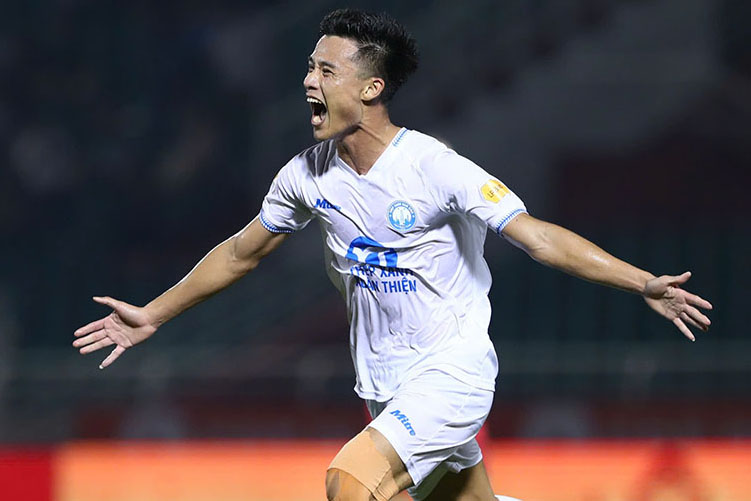 Nam Dinh Steel Blue lost Tran Van Dat in round 24 of V.League 2024-2025. Photo: Thanh Vu