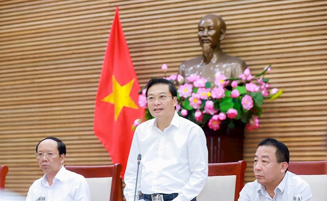 Ong Le Hong Vinh - Pho Bi thu Tinh uy, Chu tich UBND tinh Nghe An phat bieu tai phien hop thong qua de an sap xep don vi hanh chinh. Anh: Thanh Duy