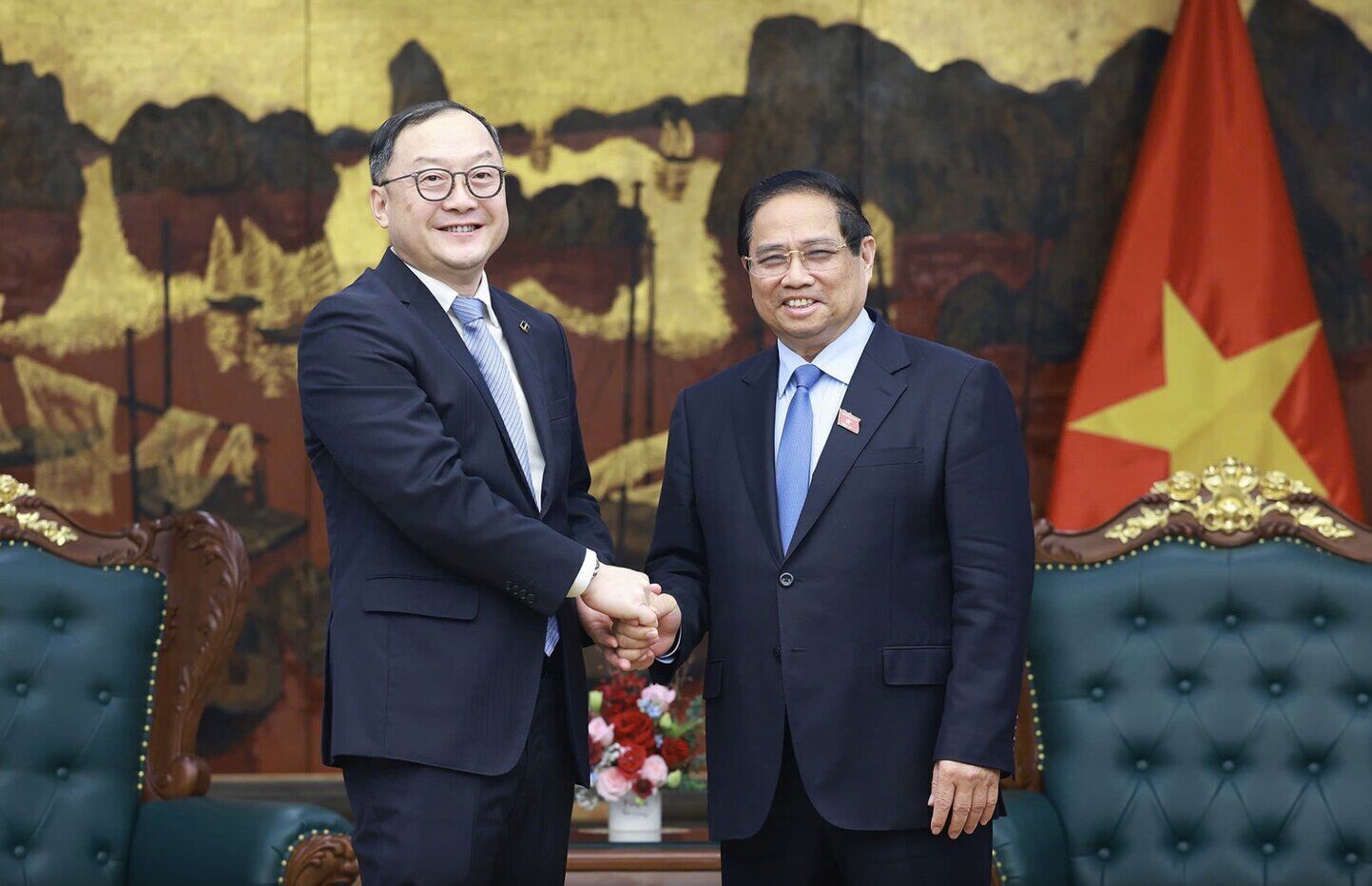 Miembro de Politburo, primer ministro, Pham Minh Chinh, dijo que Vietnam alienta a las grandes y reputadas corporaciones y empresas de China a invertir y desarrollar en los campos de la infraestructura ferroviaria en Vietnam, en el futuro inmediato es el ferrocarril Lao Cai - Hanoi - Hai Phong. Foto: VGP