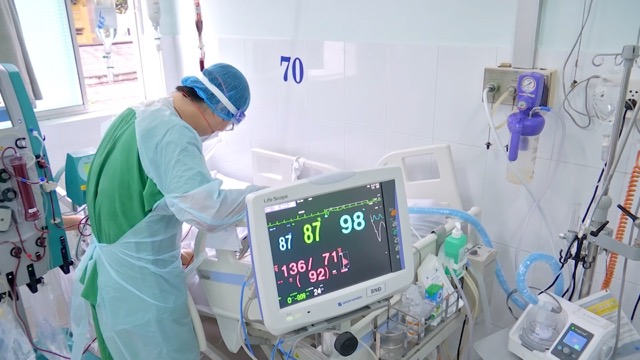 People should not panic before the COVID-19 pandemic returns. Photo: NGUYEN LY