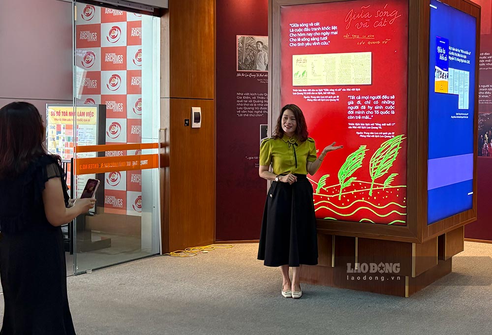 Trien lam Tai lieu xuat xu ca nhan tai Trung tam Luu tru quoc gia III gioi thieu hang tram hinh anh, tai lieu ca nhan cua cac van nghe si noi tieng. Anh: Y Yen