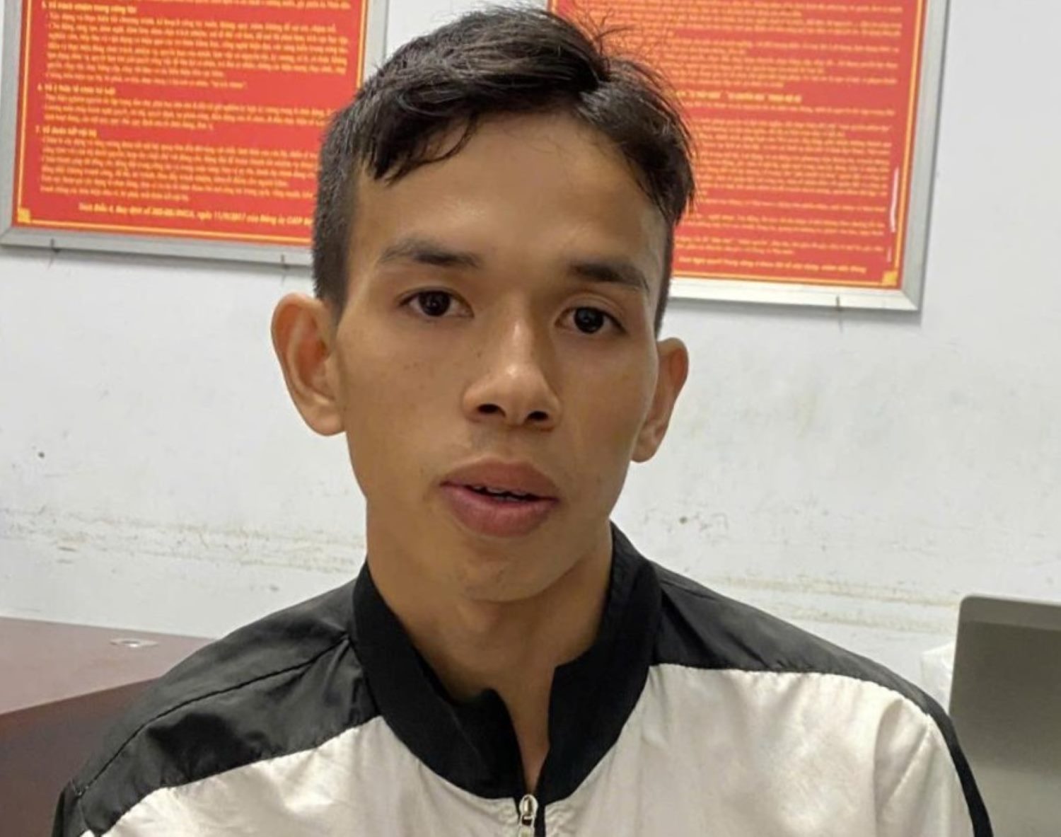 The thief Tran Van Hao at the police station. Photo: Bao Ngoc