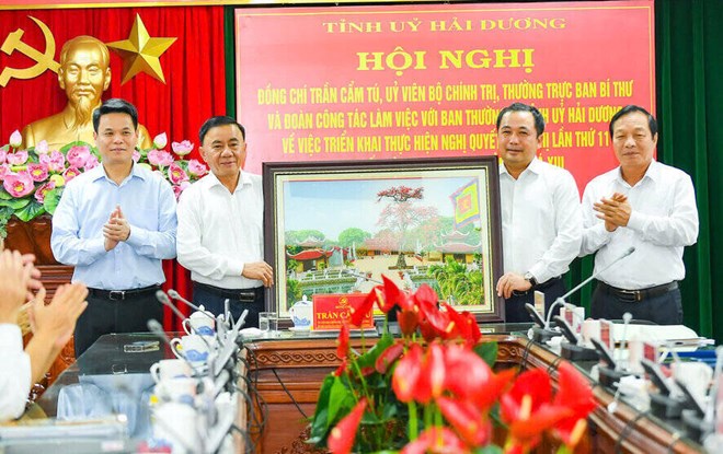 Thường trực Ban Bí thư Trần Cẩm Tú làm việc với Tỉnh ủy Hải Dương